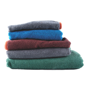 Köpekler ve Kediler için Çevre Dostu Polyester Evcil Hayvan Banyo Havlusu - Yüksek Su Emici ve Bornoz Tasarımlı Bakım Örtüsü - Product Image 2