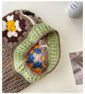 Gorro de Punto con Flores para Mujer, Gorro de Invierno Hecho a Mano, Pasamontañas de Ganchillo Floral para Mujer, Venta al Por Mayor - Product Image 4