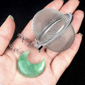 Infuseur à thé en forme de lune en acier inoxydable 304 avec cristal d'agate naturelle et maille fine pour thé en vrac, soupes et cuisson en marmite, vente en gros - Product Image 1
