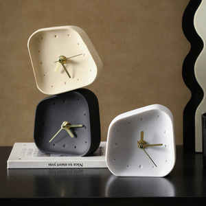Horloge de bureau silencieuse moderne et minimaliste en grès, à mouvement à seconde intercalaire, à piles, style nordique, pour salon et maison - Product Image 1