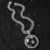 Modische Drehbare Fußball-Anhänger-Halskette Vollständig mit CZ-Besatz Vergoldete Legierung Kubanische Gliederkette Hip-Hop Bling Sportschmuck Unisex