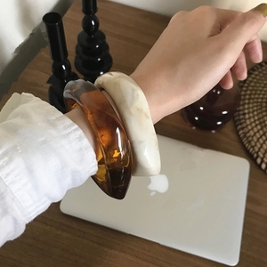 Pulseras de resina de moda para mujer, brazaletes cuadrados geométricos anchos de acrílico, joyería con abalorio para mujer <span class=keywords><strong>2021</strong></span> - Product Image 1