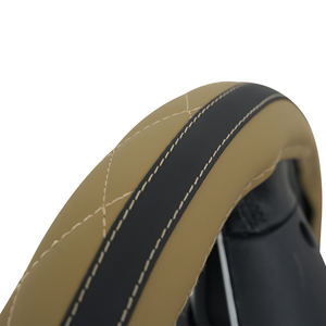 Housses <span class=keywords><strong>de</strong></span> volant en PU personnalisées avec design <span class=keywords><strong>de</strong></span> points <span class=keywords><strong>de</strong></span> diamant et <span class=keywords><strong>blocage</strong></span> <span class=keywords><strong>de</strong></span> couleur pour Toyota - Product Image 3