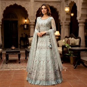 Ensemble Lehenga Choli brodé bleu clair élégant, longueur ras du sol, en soie, robe de mariage traditionnelle pakistanaise et indienne pour 2026 - Product Image 1