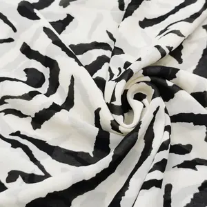 2023 Thiết Kế Mới 100% Polyester Vải Ngọc Trai Voan In Ấn Mô Hình Quần Áo Vải Cho Váy Đen Phía Dưới Khăn Lụa