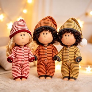 [Seulement le tissu] Ensemble de pyjamas mignons pour poupées en peluche de 24 cm, ensemble de pyjamas deux pièces en flanelle avec pieds intégrés pour usage domestique - Product Image 1