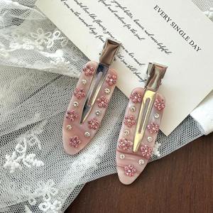 Vente en gros de pinces à cheveux en acétate rose avec strass, pinces à cheveux papillon scintillantes sans plis, pinces à cheveux personnalisées pour femmes - Product Image 4