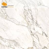 Comptoirs d'îlot de cuisine en marbre personnalisés Cotrustone, grandes dalles, panneau de hotte Taj Mahal Calacatta Blanc pour cuisine