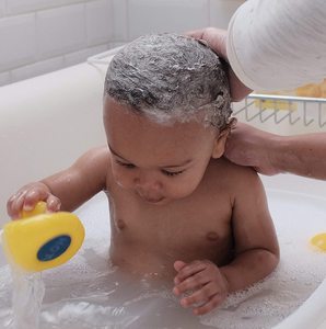 Shampooing et <span class=keywords><strong>Gel</strong></span> <span class=keywords><strong>Douche</strong></span> Bébé 2-en-1 <span class=keywords><strong>Bio</strong></span> Doux Hydratant et Rafraîchissant Effet Blanchissant Marque Blanche - Product Image 2