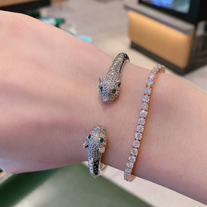 Lắc tay bạc Ý 925 HLL mạ rhodium, kiểu dáng cổ điển màu bạc, họa tiết báo đốm, đính đá zirconia, trang sức thời trang cao cấp. - Product Image 4