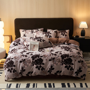 Parure de lit quatre pièces en polaire numérique, style moderne et minimaliste, pour chambre principale, collection automne-hiver, en polaire douce et chaude - Product Image 4