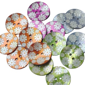 Logo tùy chỉnh khắc 2 lỗ <span class=keywords><strong>4</strong></span> lỗ khói tự nhiên màu xanh đen xám phủ nút vỏ vuông akoya agoya nút vỏ - Product Image 2