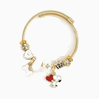 Bracelet en émail Snoopy mignon B158T en acier inoxydable plaqué or 18 carats PVD, ouvert et réglable, avec perles de cristal et pendentif en forme d'os