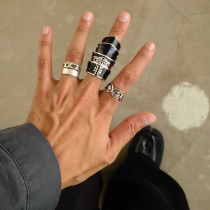 Anello a tema Vivienne <span class=keywords><strong>NaNa</strong></span> in rame stile armatura con smalto colorato e design a quattro segmenti a forma di Saturno - Product Image 3