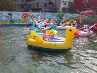 Film pneumatique gonflable Bateau tamponné Bateau en plastique PVC Terrain de jeux extérieur Eau Hôtel Fête Zoo Mer Plage Pays Location Batterie Solaire