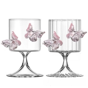 Hecho a mano moderno 3D mariposa decorada copa de vidrio de borosilicato banquete <span class=keywords><strong>vino</strong></span> tinto para copa de champán hecho a mano 3D mariposa - Product Image 1
