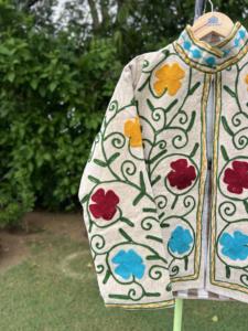 Chaqueta de Algodón Bordada con Flores de Terciopelo, Tejida a Mano, Premium, con Cuello Alto y Tela Transpirable para Mujer |   Boutique de Diseño Artesanal - Product Image 4