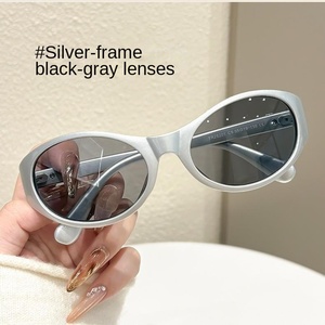 Les nouvelles lunettes de soleil ovales transfrontalières européennes et américaines TR 28201 sont tendance, polyvalentes et haut de gamme pour femmes. - Product Image 4