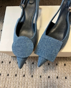 Sandales à bride arrière en cuir pour femmes, élégantes, <span class=keywords><strong>talon</strong></span> fin de 8 cm, bout pointu fermé, avec décorations circulaires et carrées, disponibles en noir, marron et bleu - Product Image 3