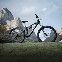 VTT électrique DJI Amflow PL Carbon avec système d'entraînement DJI Avinox, écran de contrôle LED intégré, suspension intégrale, VTT électrique