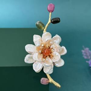เข็มกลัดไข่มุกน้ำจืดสำหรับผู้หญิง ดีไซน์ดอกพีชพลัม หรูหรา โดดเด่น ทันสมัย เป็นเครื่องประดับสำหรับผู้หญิง - Product Image 2