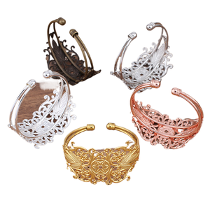 Bracelet double fil en laiton massif avec grande fleur, idéal pour <span class=keywords><strong>les</strong></span> tenues Hanfu et <span class=keywords><strong>les</strong></span> <span class=keywords><strong>couronnes</strong></span> <span class=keywords><strong>de</strong></span> cheveux (jiangc (07622)) - Product Image 2