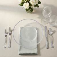Assiettes de présentation en plastique durable de 13 pouces, motif personnalisé de luxe pigmenté, pour mariages, anniversaires et événements.