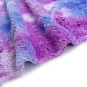 Fábrica Kingcason, venta al por mayor, diseños populares secos, tela de lana de piel sintética de conejo con estampado Tie Dye amigable con la piel cálida para juguetes - Product Image 5