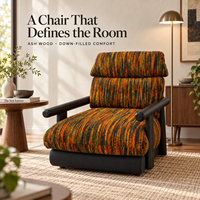 Fauteuil individuel moderne de luxe en tissu avec structure en bois massif et accoudoirs en bois de frêne véritable, idéal pour salon, hôtel, villa ou projet de lounge.
