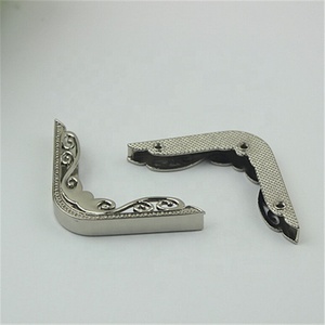 Wholesale <strong>Luggage</strong> Parts Handbag Alloy DIY Accessories Bag <strong>Corner</strong> Protector Vintage Alloy Decoration Edge Buckle <strong>Corner</strong> Protector - Product Image 5