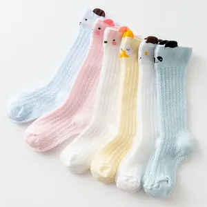 Meias longas personalizadas em cores arco-íris meias de algodão absorventes de suor e respirável estilo Preppy meias fofas para bebês