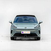 La voiture électrique MG4 X (EV) produite en Chine avec une autonomie de plus de 700 km, un moteur de 300 kW et une batterie de 50-70 kWh, gagne en popularité