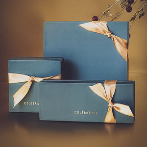 صندوق هدايا فاخر مخصص بشعار مصنوع من الورق المقوى بغطاء ثابت وقابل للإزالة مع شريط - Product Image 4