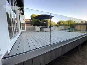 Offre Spéciale : Système de Garde-Corps en Verre à Profil en U de Haute Qualité pour <span class=keywords><strong>Balcon</strong></span> <span class=keywords><strong>Extérieur</strong></span> – Personnalisable - Product Image 6