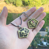 Venta al por Mayor de 37 Diseños de Llaveros Punk, Joyería, Colgantes de Anime y Dibujos Animados, Collares Personalizados con Letras para Hombres y Mujeres