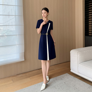 Tenue professionnelle élégante pour le personnel de réception, le personnel de vente, le service client, le personnel de vente en magasin de bijoux, le personnel de salon de beauté, pour femmes - Product Image 1