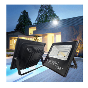 100W LED Fuente Aluminio Fundición a presión Luz de inundación solar inteligente 3000-6500K Temperatura de color IP65/IP66/IP67 Mando a distancia - Product Image 1