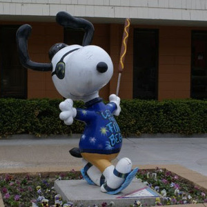 Décoration de jardin personnalisée, sculpture <span class=keywords><strong>Snoopy</strong></span> en fibre de verre peinte, taille réelle, objet de collection artistique, décoration d'intérieur - Product Image 5