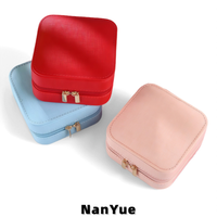 Groothandel draagbare vierkante PU lederen juwelendoos reis etui met rits mini cadeau juwelendoos opbergdoos aangepaste logo