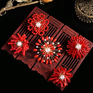 Broches Rojos de Alta Calidad Personalizados de Hongzhuo, Corsage de Flores para Mujer con Diseño de Estambres de Perla - Product Image 2