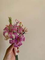 Buket Bunga Lily Berhias Manik-Manik Buatan Tangan-Pink/Biru/Emas, Kerajinan Tangan yang Rapi, untuk Pintu Masuk