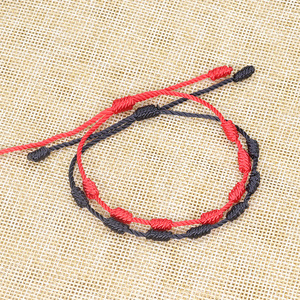 سوار كلاسيكي من 7 عقدة من حبل الحظ الأحمر المنسوج يدويًا قابل للتعديل ، سوار مجوهرات هدية للصداقة والطاقة المحظوظة - Product Image 3
