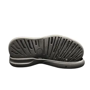 Rubber soles are used to make men's casual fashion shoes flats