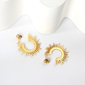 Parure de bijoux en acier inoxydable pour femme, pendentif cœur doré, goutte d'eau, clochette, fleur, boucles d'oreilles et collier, idéale pour les fêtes et la mode - Product Image 5