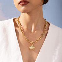 Collier tendance pour femme en cuivre plaqué or, avec fermoir à bascule, motif cœur, croix et coquillage, idéal pour l'été et la plage - Vente chaude