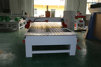 1325 1530 CNC routeur à bois Machine pour la fabrication de meubles et le travail du bois pour la sculpture et la gravure avec moteur engrenage PLC Core Components