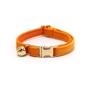 Großhandel Samt-Halsband für Katzen und Hunde mit Glocke, Modisches Samt-Haustierhalsband mit optionaler personalisierter Schnalle in verschiedenen Farben - Product Image 2