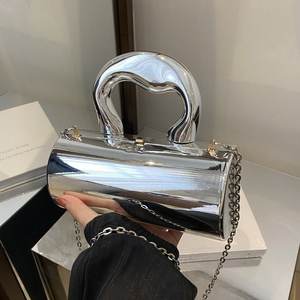 Nuova Borsa Clutch da Sera per Donna <span class=keywords><strong>Moda</strong></span> Casa 2025 - Trendy, a Forma di Barile Dorato, in Vera Pelle, Capacità 1-1.9L, Resistente agli Schizzi - Product Image 3