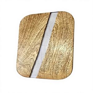 Tabla de Cortar Cuadrada de Madera de Olivo y Resina Epoxi Hecha a Mano de Alta Calidad, Grano Natural, Tamaño Personalizado, 1.5 cm de Grosor, Apta para Lavavajillas - Product Image 1