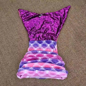 Mantas de cola de sirena personalizadas, manta de cola de sirena colorida de arcoíris de franela bonita usable brillante - Product Image 3